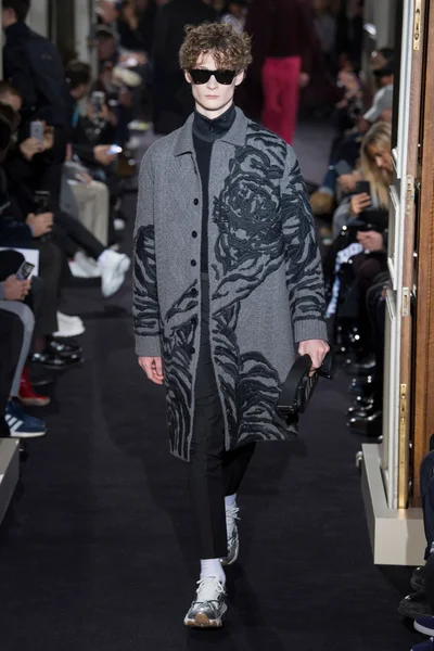 Look 25
